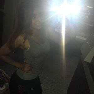 Meet your Posher, Yesenia